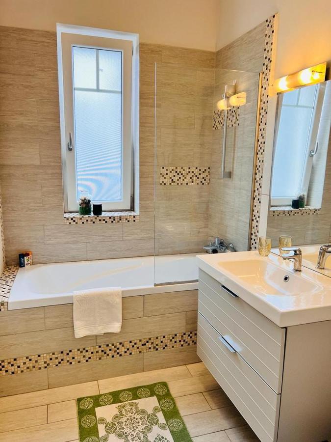 Mvs Apartment Giroc Dış mekan fotoğraf
