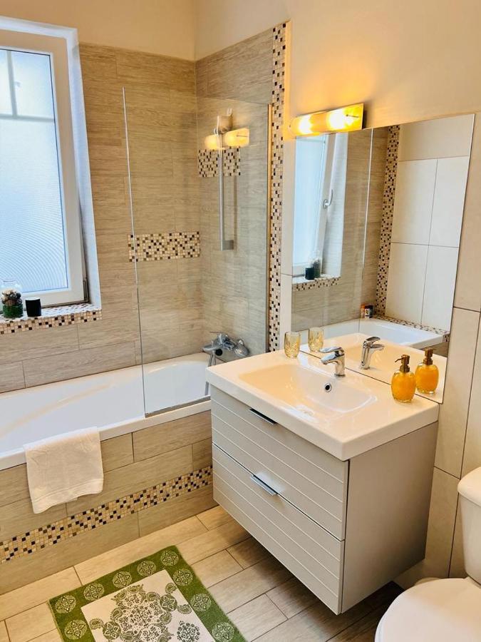Mvs Apartment Giroc Dış mekan fotoğraf