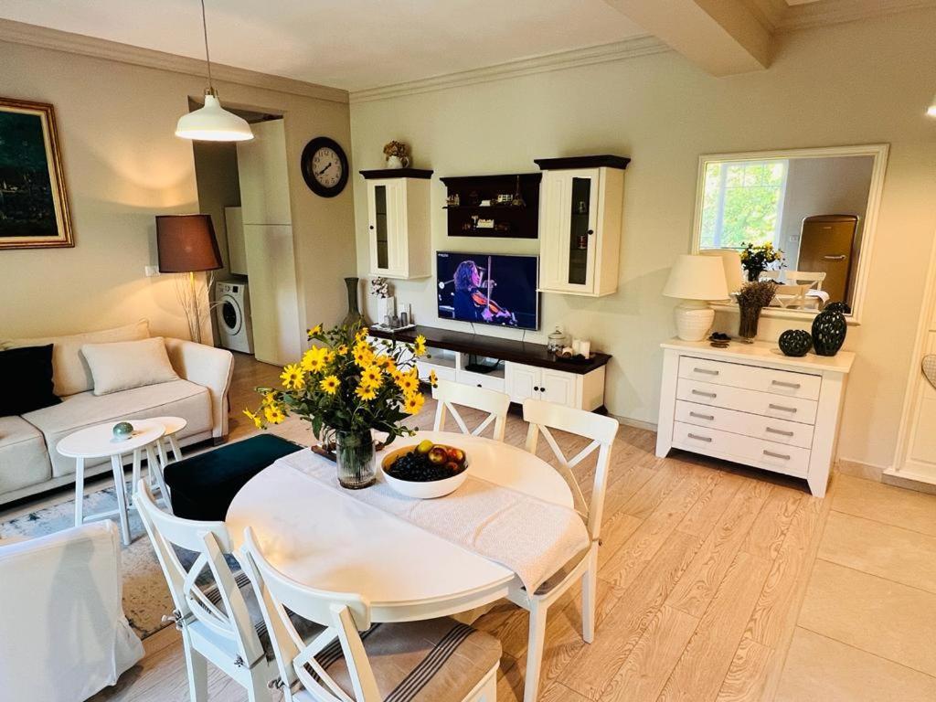 Mvs Apartment Giroc Dış mekan fotoğraf