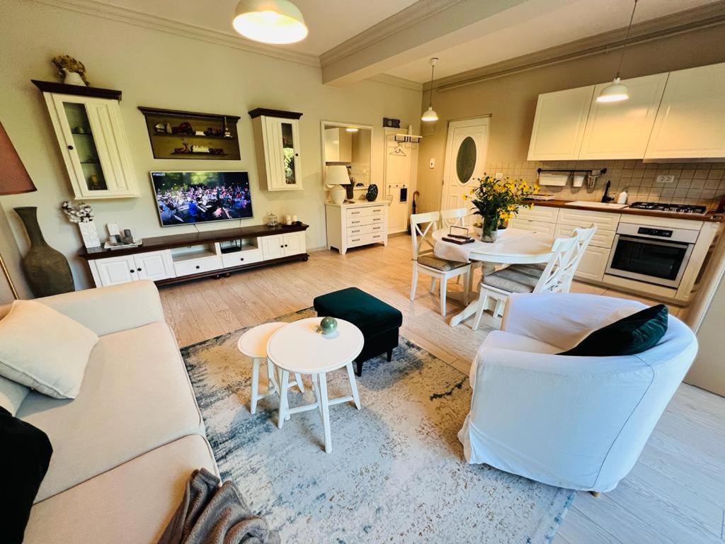 Mvs Apartment Giroc Dış mekan fotoğraf